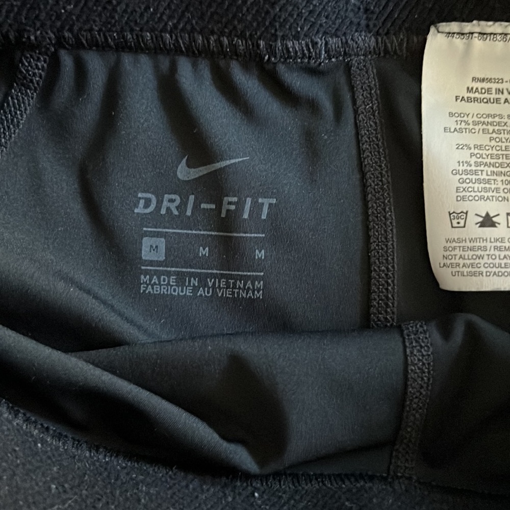 Nike Pros - Picture 3 of 3